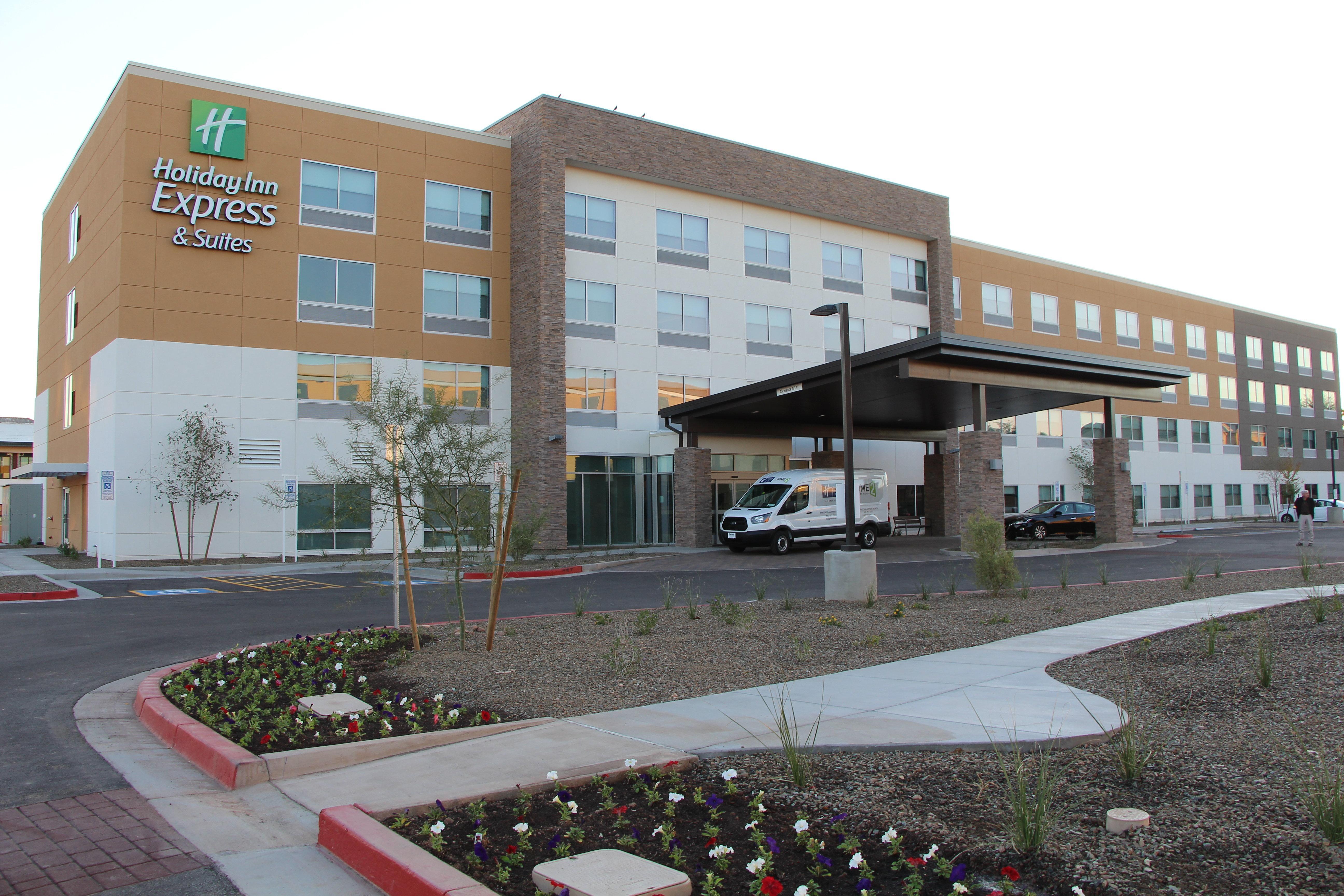 Holiday Inn Express & Suites - Phoenix - Airport North By Ihg Экстерьер фото